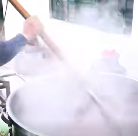 خمس خراف كانت مخصّصة لوليمة عرس، تحولت إلى وجبات إفطار صائم